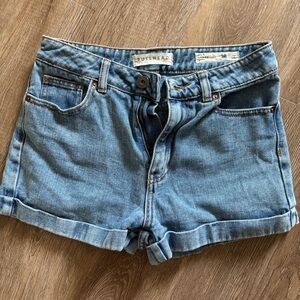 Bullhead mom shorts